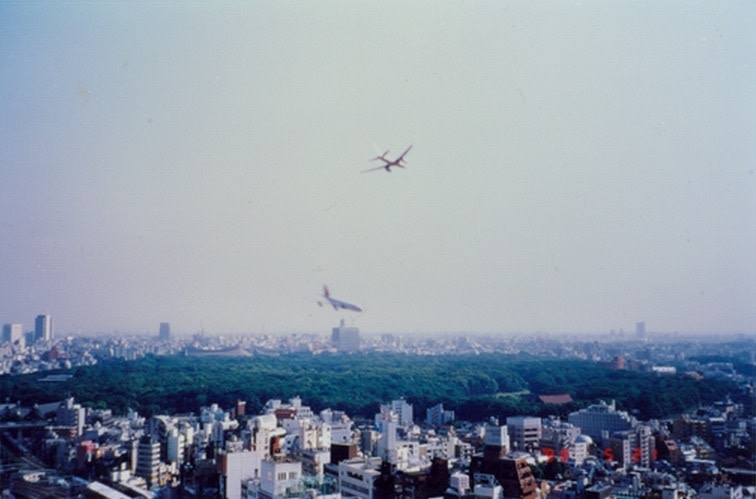郑国谷《东京上空的故事》1998
