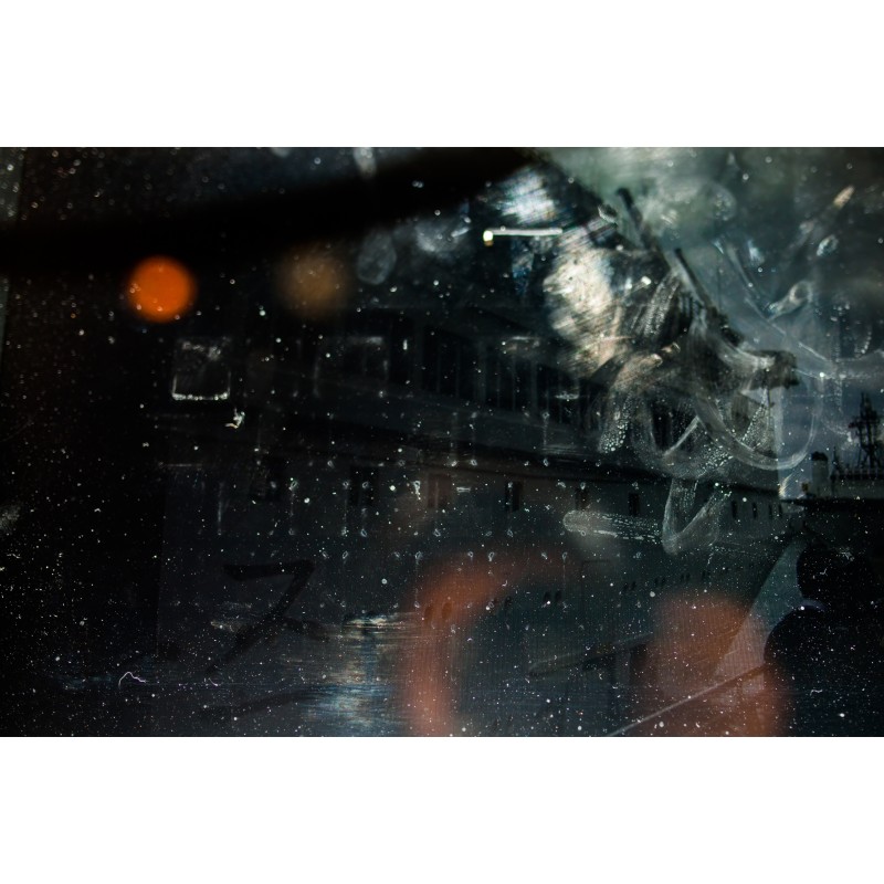 汪正翔，选自 “Ice Black Lake” 系列，2016年。艺术微喷，90x60cm。图片由艺术家提供。 Sean Wang, Selected from "Ice Black Lake" series, 2016. Inkjet print, 90x60cm. Courtesy of the artist.