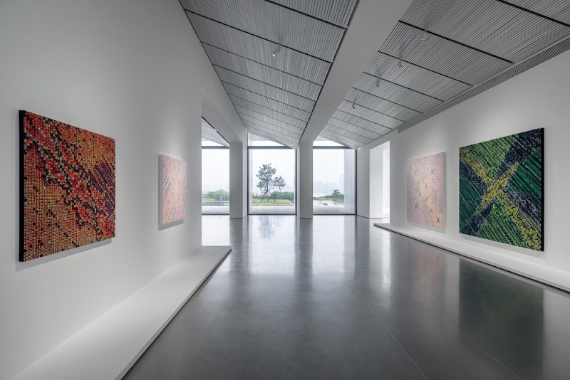 Ding Yi: Flowing Infinity