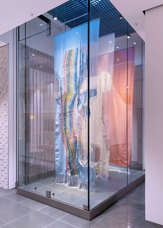 Constanza Camila Kramer Garfias “Ngüren 1km”, Jacquard weaving, installation, 2025 Photo: © Constanza Camila Kramer Garfias