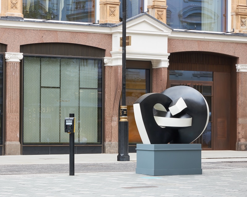 Sophia Vari, Trouble Essentiel, 1993, bronze, 140 x 168 x 120 cm. Photography Barney Hindle.