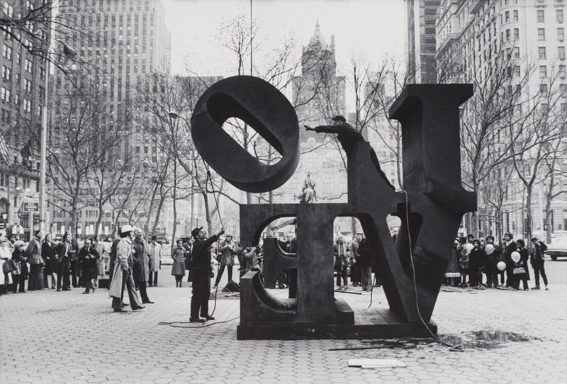 Installation of Indiana’s 12 foot LOVE (Cor-Ten steel) (1966-1970) at Fifth Avenue and 60th Street, New York, November 1971. Photo: Eliot Elisofon. Eliot Elisofon Papers and Photography Collection, 1930-1988, undated [bulk 1942-1973]. The University of Texas at Austin, Harry Ransom Center. Artwork: Morgan Art Foundation Ltd./Artists Rights Society (ARS), NY