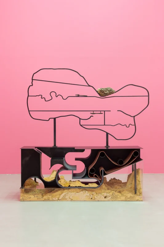 Holly Hendry is included in 'Las Palmas: Apofenia' Chain reaction