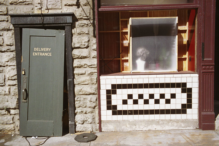 <p>UNTITLED (DOOR, WHITE AND BLACK TILE, PARAMOUNT LOT), 2000<br /><em>Pigment print, <span style="line-height: 1.5em;">55.9 x 71.1 cm </span><span style="line-height: 1.5em;">22 x 28 in</span></em></p>
