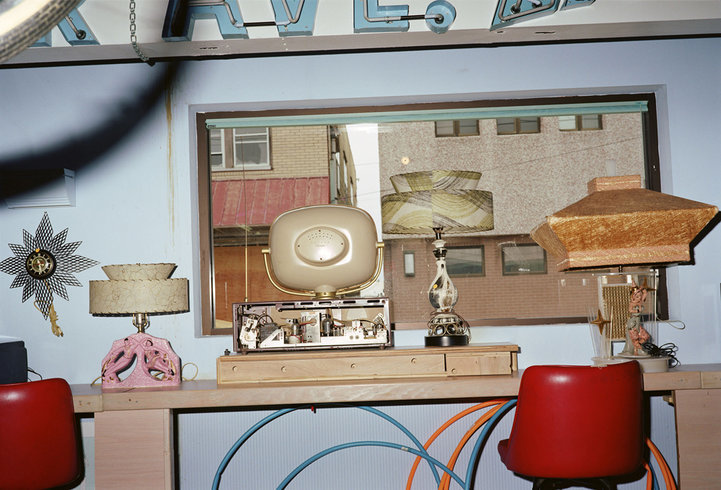 <p>UNTITLED (ROOM WITH OLD TV, LAMPS, WILDWOOD, NEW JERSEY), 2002<br /><em>Pigment print, <span style="line-height: 1.5em;">55.9 x 71.1 cm </span><span style="line-height: 1.5em;">22 x 28 in</span></em></p>