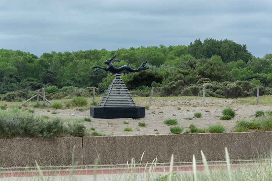 <strong>Barry Flanagan</strong>, <em>Large Leaping Hare</em>, 1982