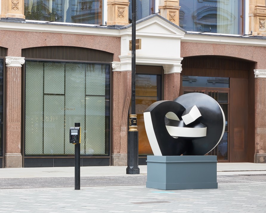 Sophia Vari, Trouble Essentiel, 1993, bronze, 140 x 168 x 120 cm. Photography Barney Hindle.