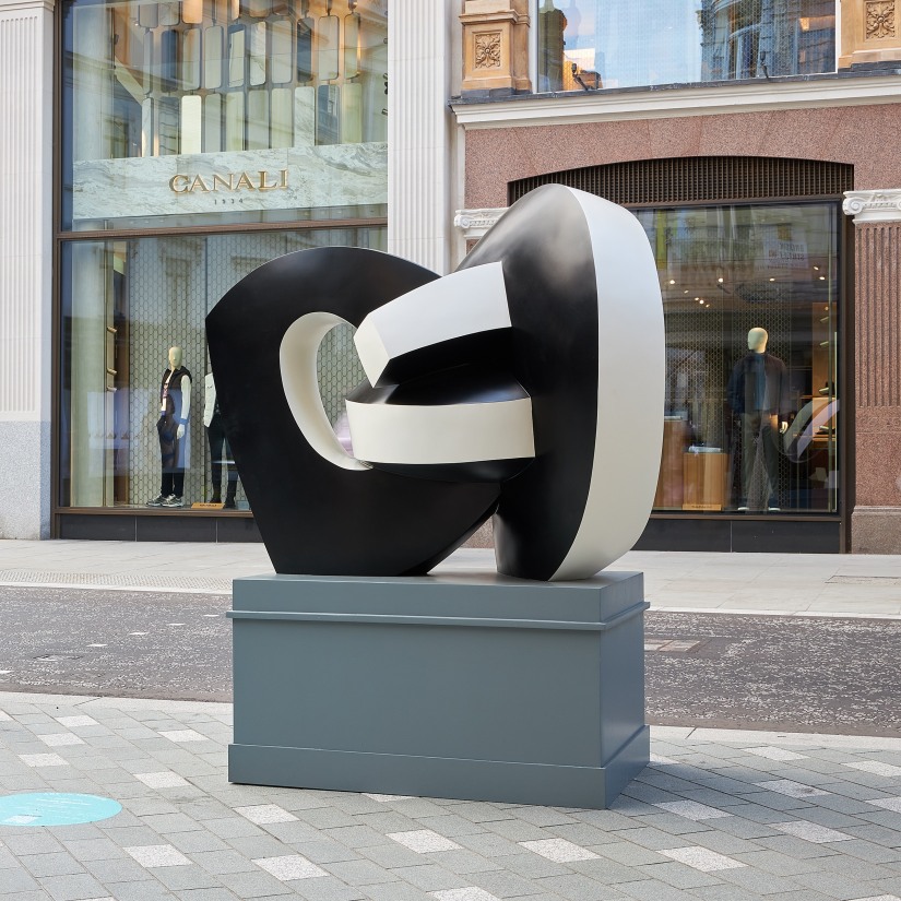 Sophia Vari, Trouble Essentiel, 1993, bronze, 140 x 168 x 120 cm. Photography Barney Hindle.