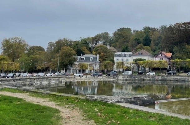 THE WATERING HOLE AT MARLY-LE-ROI