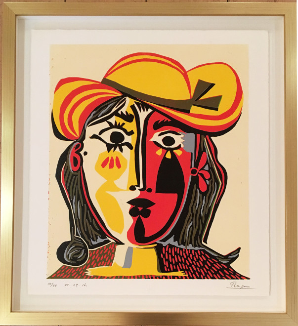 Size M | Woman in a red and yellow hat