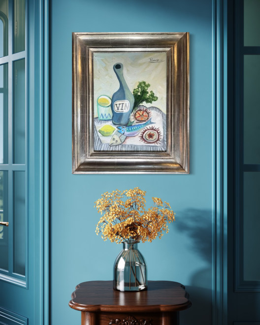 Size M | Bottle of wine, urchins, fish and lemon on a table