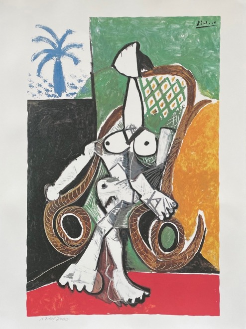 Size L | Woman in a chair