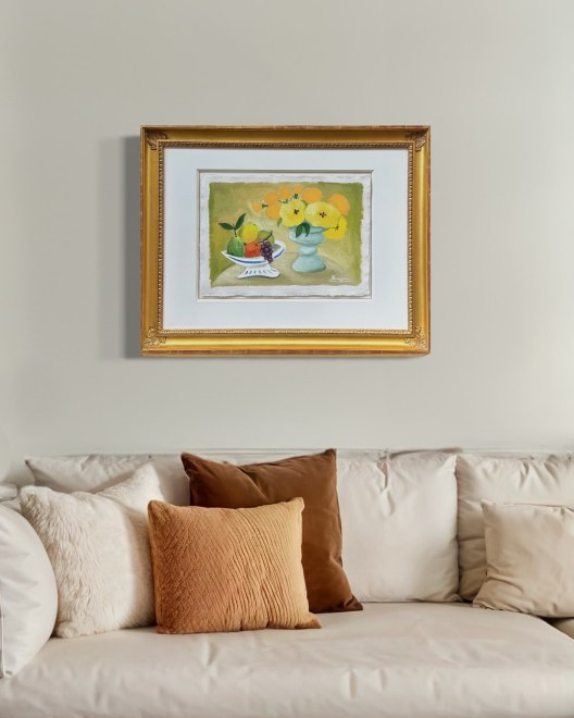 Size M | Flowers and fruit on a table