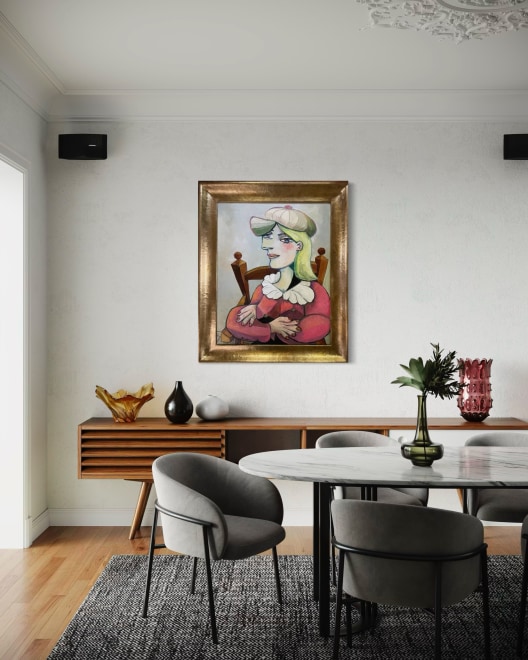 Size L | Seated woman with hat