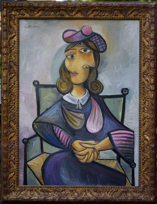 Size L | Seated woman in a pink baret