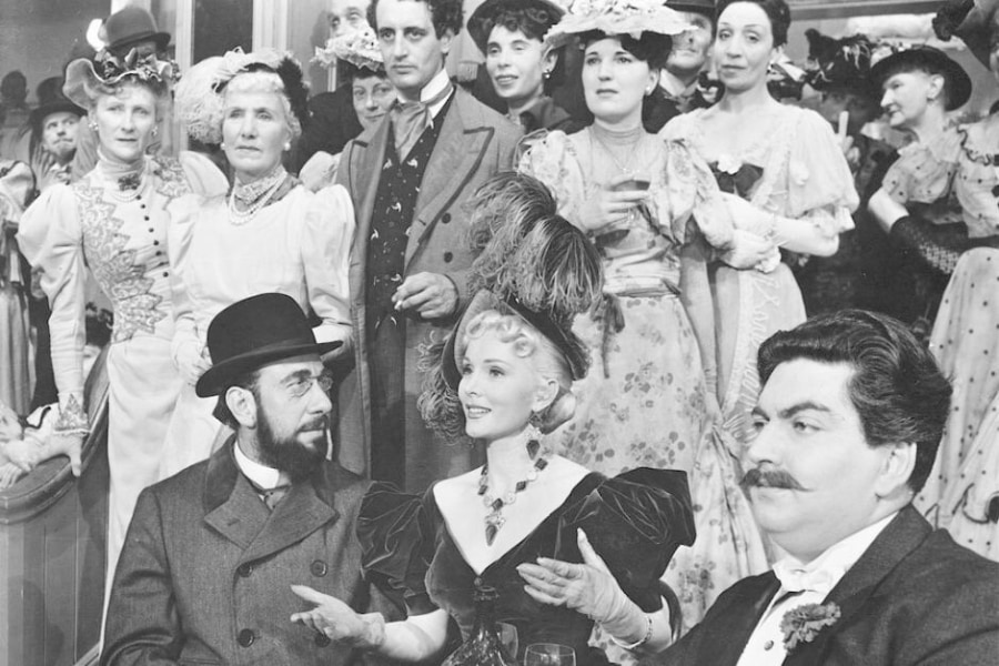 Scene from Moulin Rouge starring Jose Ferrer as Toulouse Lautrec