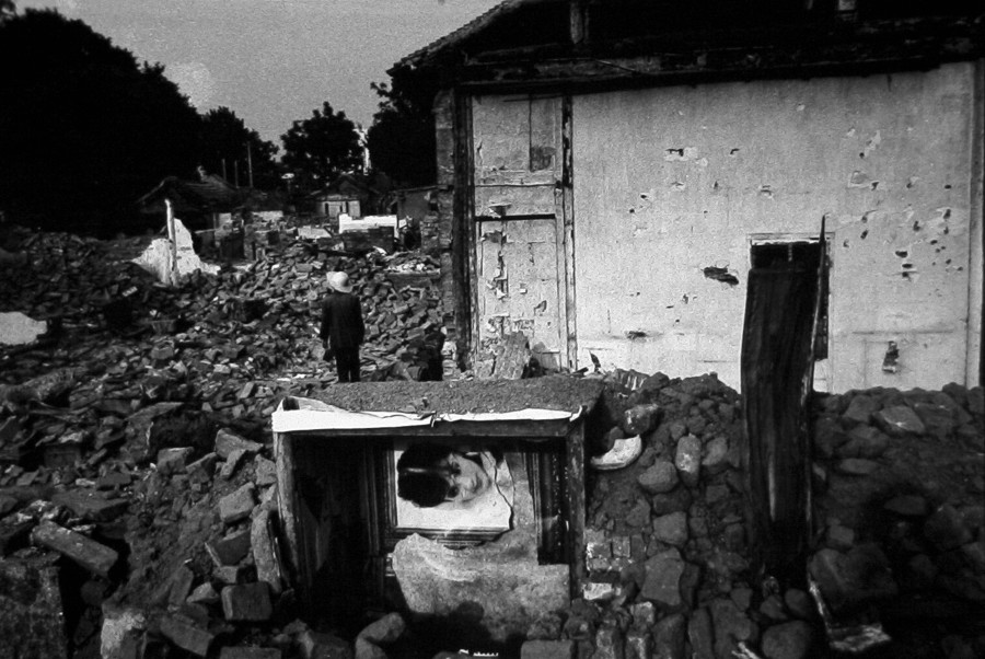 荣荣 RongRong，1997.No.1(1) 北京 1997.No.1(1) Beijing，明胶卤化银 Gelatin Silver Print