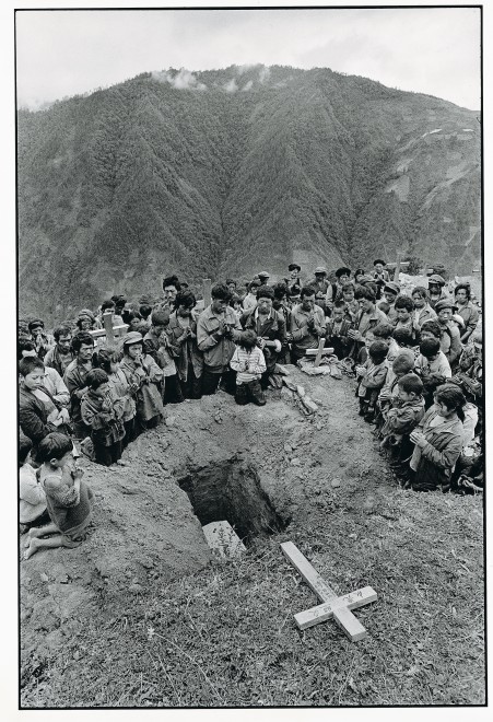 吕楠 Lv Nan，一个孩子的葬礼 A Child's Burial，1993，云南 Yunnan，数字微喷 Inkjet Print，
