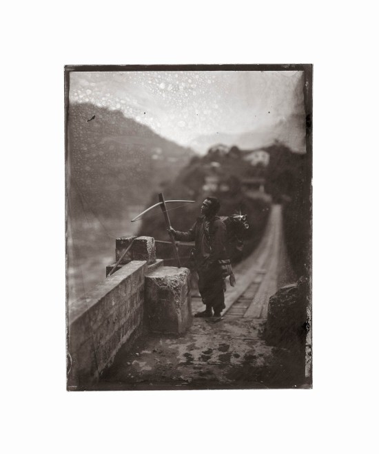《施底村拿弓弩的沙义海》 Sha Yihai with his crossbow, Shi Di Village 2010