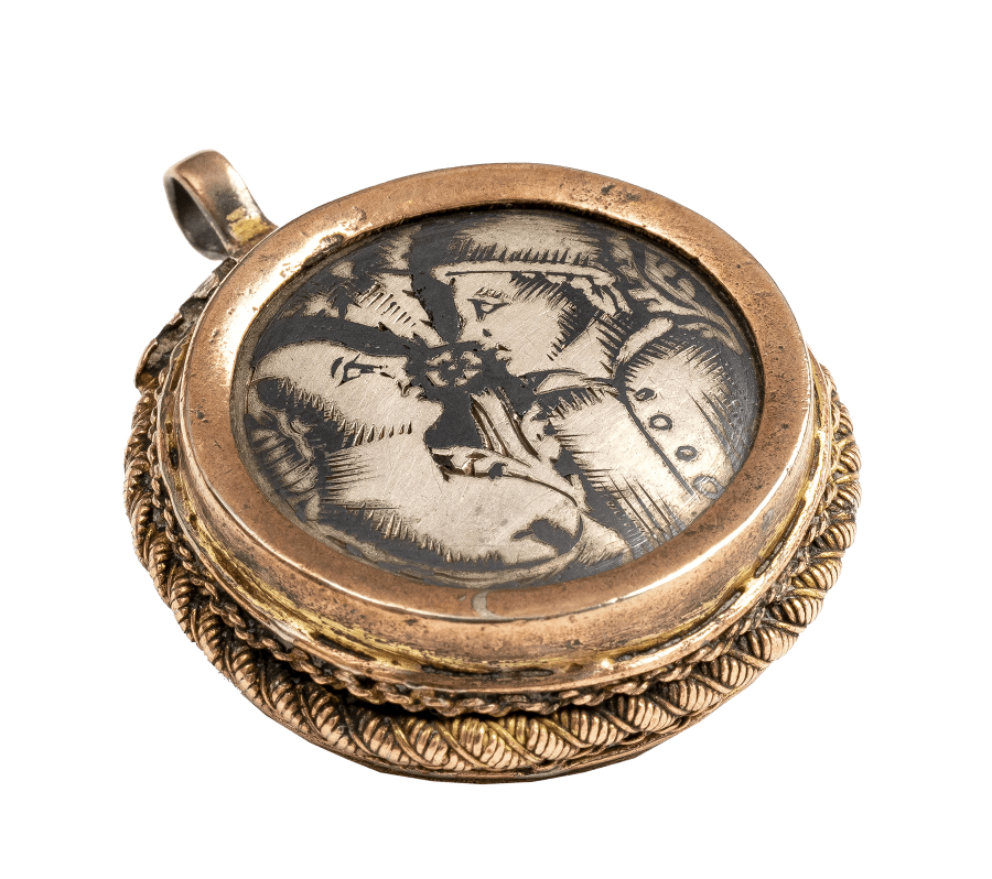 Marriage pendant with Portrait of Couple