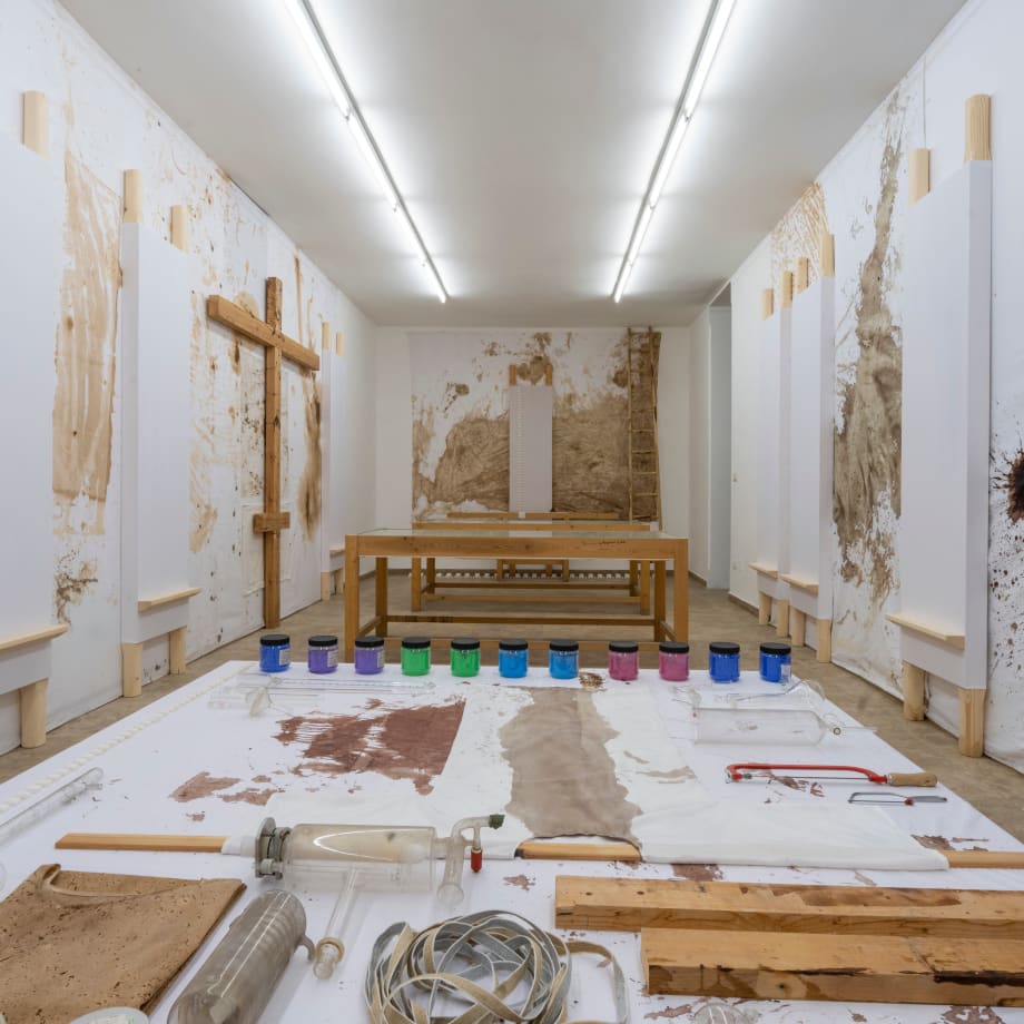 Hermann Nitsch, Allestimento Biennale, 2022-2024 Bayreuth Walkure e Relitti, 158.aktion, Museo H. Nitsch, Napoli. Courtesy Fondazione Morra
