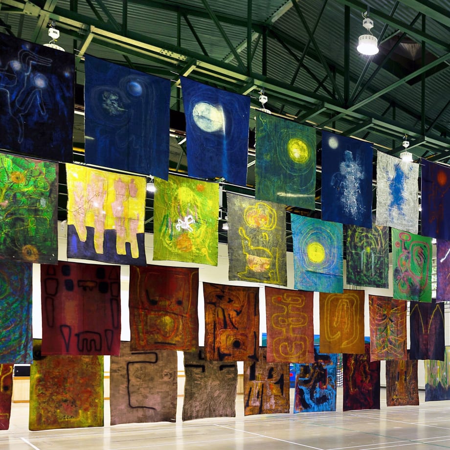 MINOUK LIM. INSTALLATION VIEW. CAMP GREAVES, PAJU, KOREA. CURRAHEE – STAND ALONE, 2023. 36 MILITARY BLANKETS, ACRYLIC PAINT, SPRAY PAINT, DIMENSIONS VARIABLE.