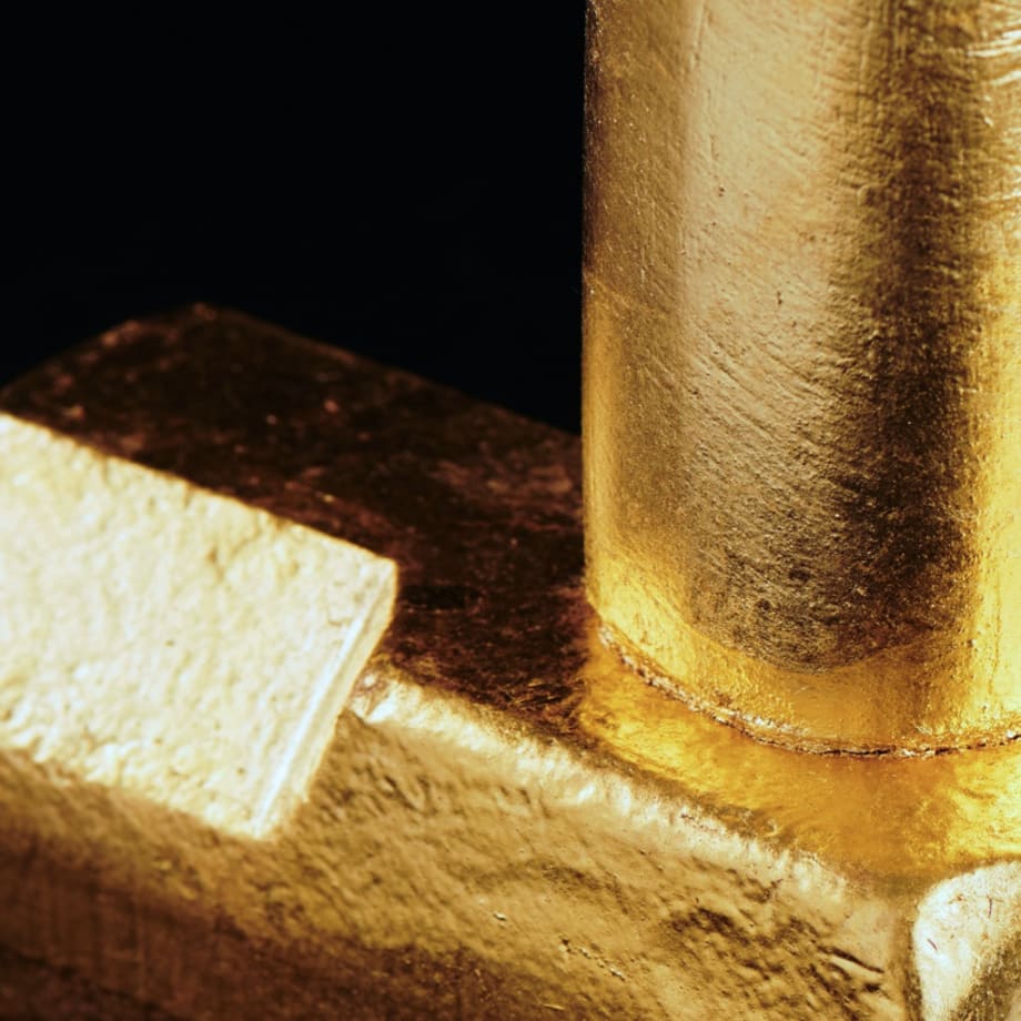 Hammer head and handle detail of Article 5, a 2023 sculpture by Nic Phillipson, featuring a sledgehammer gilded in 24 karat gold leaf