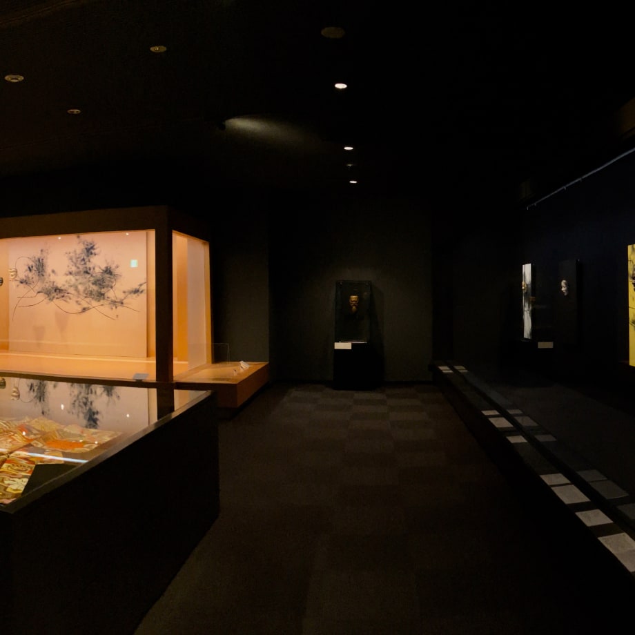 Veduta della mostra presso Kanazawa Noh Museum.