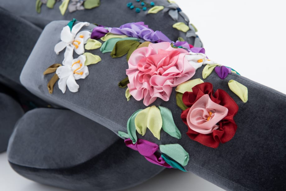 Ngo Dinh Bao Chau, Die-in - Pillow Chain, 2020