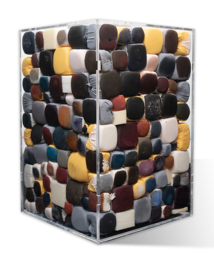 Truong Tan A little gift, 2019 lacquer, fabric, foam 60 x 40 x 40 cm 23 5/8 x 15 3/4 x 15 3/4 in