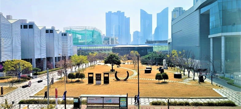 Contemporary Arab Art featured in "Fluid Forms II"