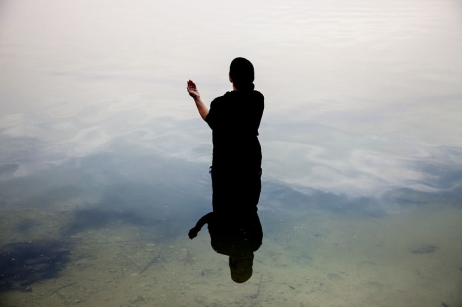 Sama Alshaibi, Silsila (Link) from Silsila series, 2013, Diasec Print, 166 x 250 cm