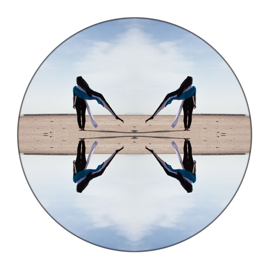 Sama Alshaibi, Al ʿUqdah Fī Nufūsinā Qad Infakkat (The knot of our sould undonw) from Silsila series, 2014, Diasec Print, 120 cm in diameter, Edition of 3 + 1 AP