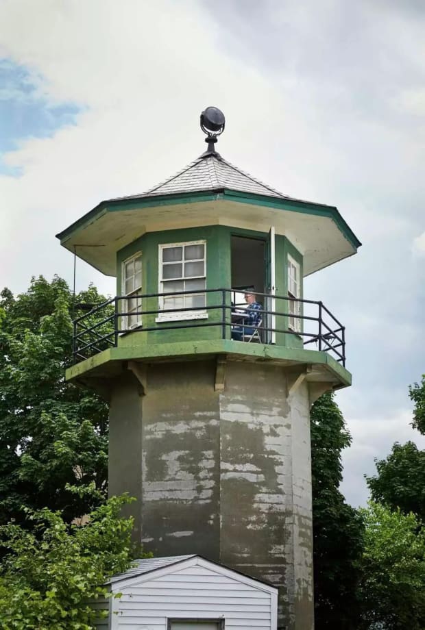 Man retyping Kennedy's 'Ironweed', By Paul Grondahl, Times Union