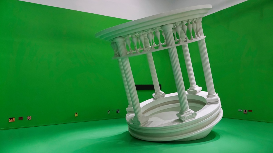 The Reversing Seat, 2024  Steel, resin, paint  400 x 460 x 460cm