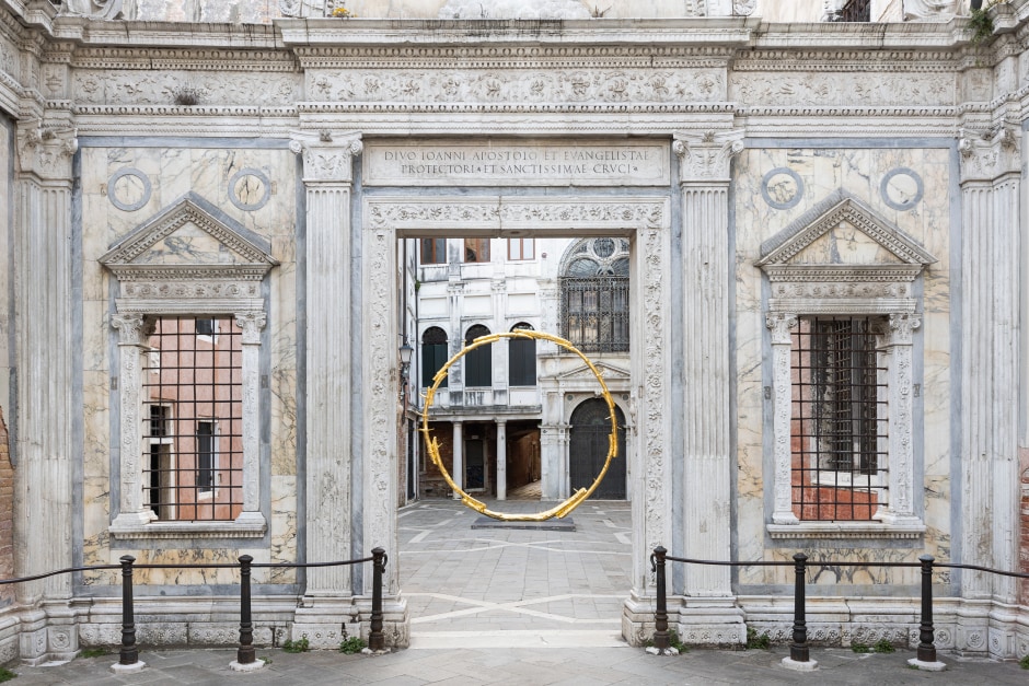 Installation view, Ugo Rondinone, burn shine fly, 59th Venice Biennale, Scuola Grande San Giovanni Evangelista, Venice, 20 April - 17 September 2022.  © Ugo Rondinone. Courtesy the artist; Galerie Eva Presenhuber, Zurich; Esther Schipper, Berlin; Sadie Coles HQ, London; Gladstone, New York; Kamel Mennour, Paris; Kukje Gallery, Seoul.  Photo: Andrea Rossetti