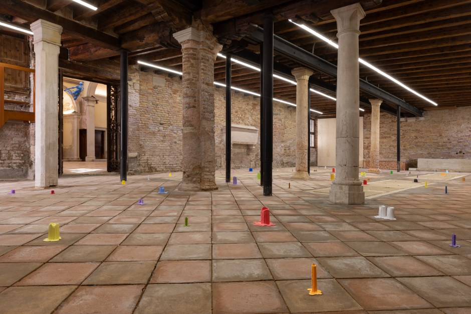 Installation view, Ugo Rondinone, burn shine fly, 59th Venice Biennale, Scuola Grande San Giovanni Evangelista, Venice, 20 April - 17 September 2022.  © Ugo Rondinone. Courtesy the artist; Galerie Eva Presenhuber, Zurich; Esther Schipper, Berlin; Sadie Coles HQ, London; Gladstone, New York; Kamel Mennour, Paris; Kukje Gallery, Seoul.  Photo: Andrea Rossetti