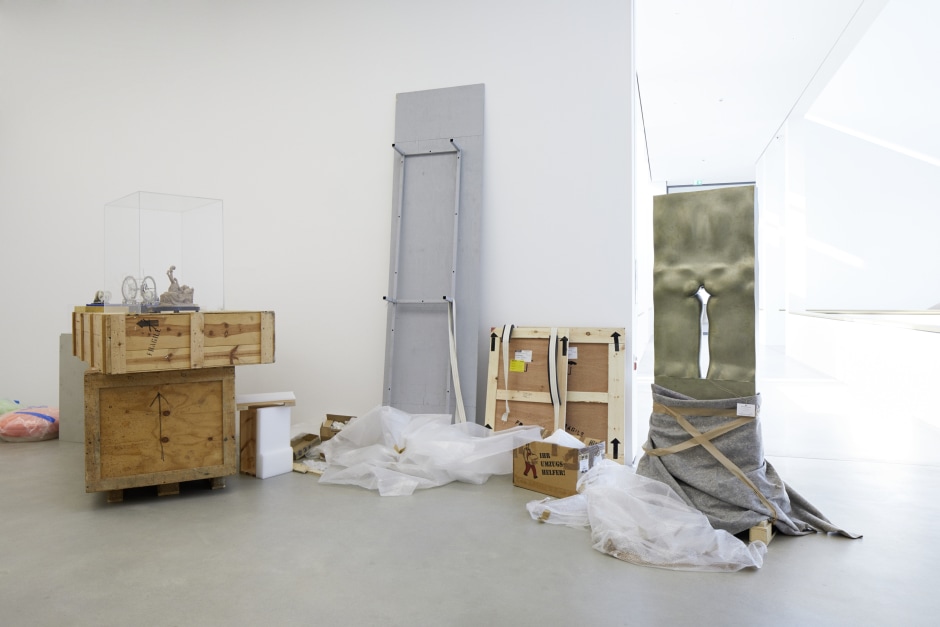 Installation view, Focus Collection, John Bock, AuraAroma Ω-Beule, Kunsthalle Mannheim, 25 October 2019 - 1 October 2020  © John Bock. Courtesy the Artist and Kunsthalle Mannheim, Mannheim.  Photo: Reiner Diehl  The exhibition is supported by the Art Mentor Foundation Lucerne.