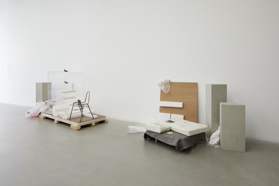 Installation view, Focus Collection, John Bock, AuraAroma Ω-Beule, Kunsthalle Mannheim, 25 October 2019 - 1 October 2020  © John Bock. Courtesy the Artist and Kunsthalle Mannheim, Mannheim.  Photo: Reiner Diehl  The exhibition is supported by the Art Mentor Foundation Lucerne.