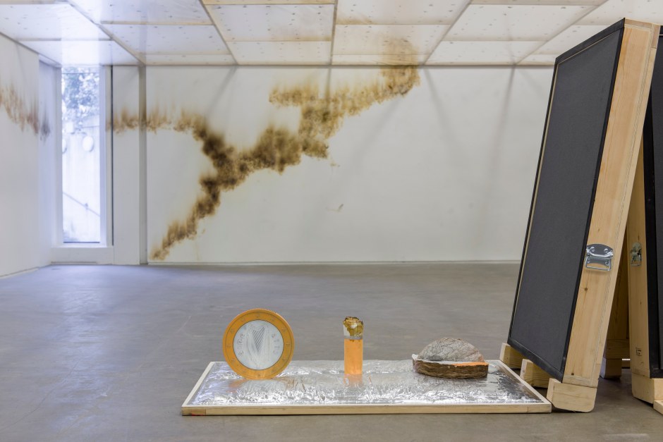Installation view, Gabriel Kuri, spending static to save gas, The Douglas Hyde Gallery, 31 January - 12 September 2020  © Gabriel Kuri. Courtesy of the artist and the Douglas Hyde Gallery.  Photo: Louis Haugh