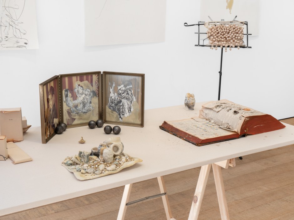 Installation view, Uri Aran, zero point everything, Sadie Coles HQ, Bury Street, 8 May - 15 June 2024  © Uri Aran. Courtesy of the Artist and Sadie Coles HQ, London.  Photo: Arthur Gray