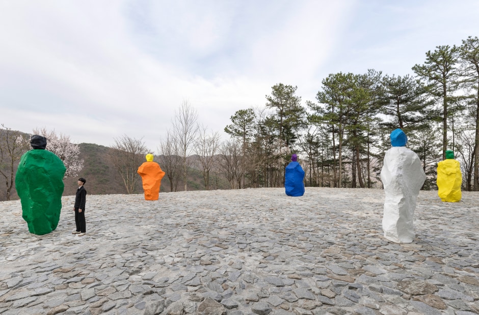 Installation view, Ugo Rondinone, burn to shine, Museum SAN, Wonju, South Korea, 04 April - 1 December 2024  © Ugo Rondinone. Courtesy studio rondinone and Kukje Gallery, Seoul; Esther Schipper, Berlin; Galerie Eva Presenhuber, Zürich; Gladstone, New York; Mennour, Paris; Sadie Coles HQ, London.  Photo: Chunho An