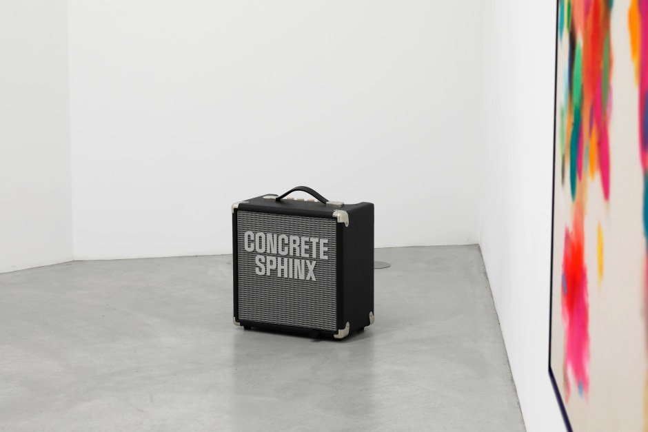 Installation view, Jim Lambie, Concrete Sphinx, Oscaar Mouligne, Kyoto, 25 May - 3 August 2024  © Jim Lambie. Courtest of the Artist and Oscaar Mouligne, Kyoto.