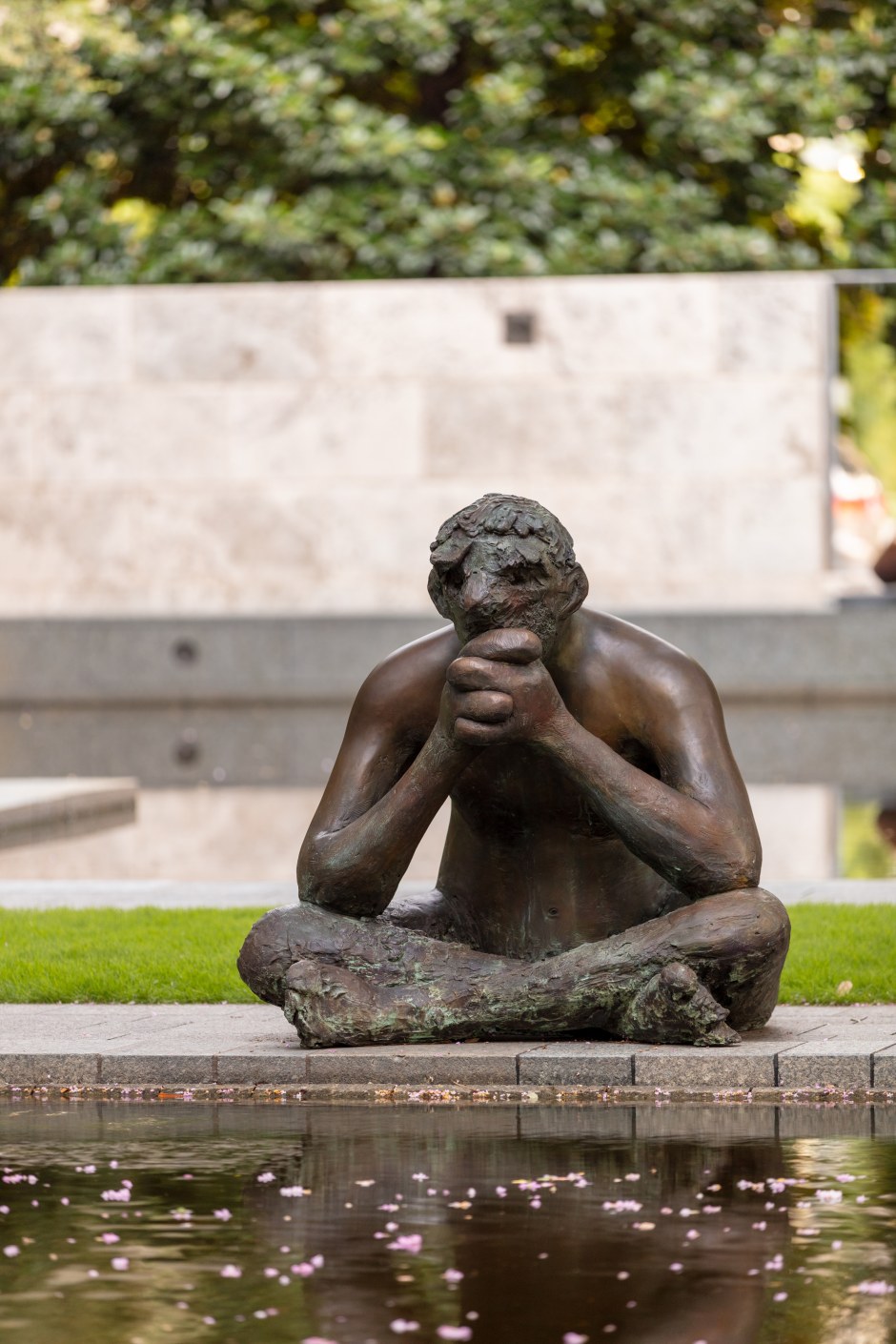 Installation view, Nicole Eisenman, Sketch for a Fountain, Nasher Sculpture Centre, Dallas, 27 April - 27 October 2019  © Nicole Eisenman. Courtesy of the Artist and Nasher Sculpture Center, Dallas TX, USA.  Photo: Kevin Todora