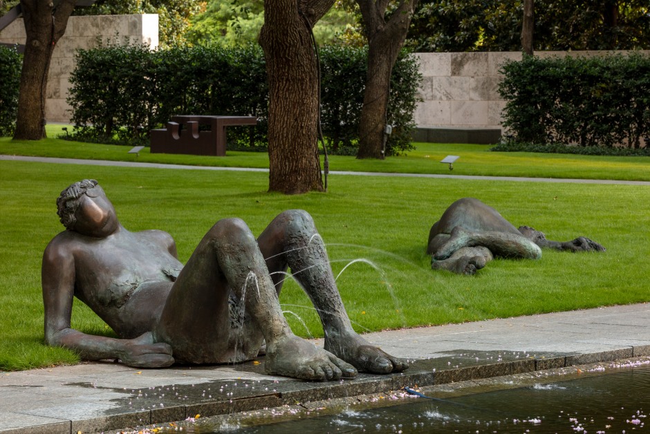 Installation view, Nicole Eisenman, Sketch for a Fountain, Nasher Sculpture Centre, Dallas, 27 April - 27 October 2019  © Nicole Eisenman. Courtesy of the Artist and Nasher Sculpture Center, Dallas TX, USA.  Photo: Kevin Todora
