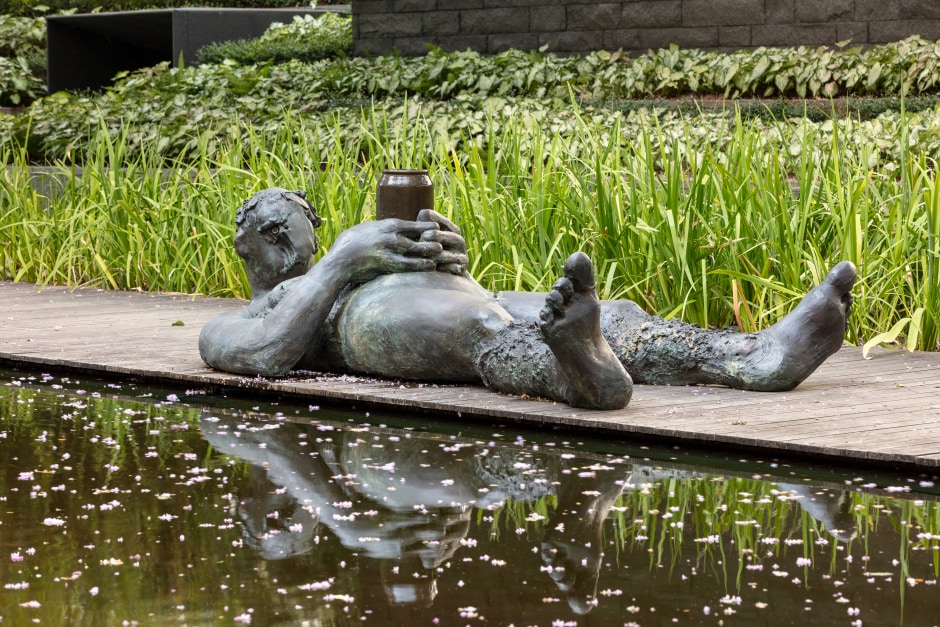 Installation view, Nicole Eisenman, Sketch for a Fountain, Nasher Sculpture Centre, Dallas, 27 April - 27 October 2019  © Nicole Eisenman. Courtesy of the Artist and Nasher Sculpture Center, Dallas TX, USA.  Photo: Kevin Todora