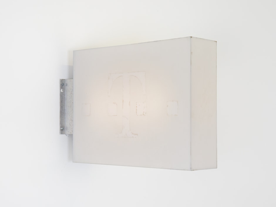 Untitled (T), 2024  plastic, aluminium, fluorescent tube, hardware  60 x 97 x 20 cm / 23 ⅝ x 38 ¼ x 7 ⅞ in  © Klara Liden. Courtesy of the Artist and Sadie Coles HQ, London.  Photo: Arthur Gray