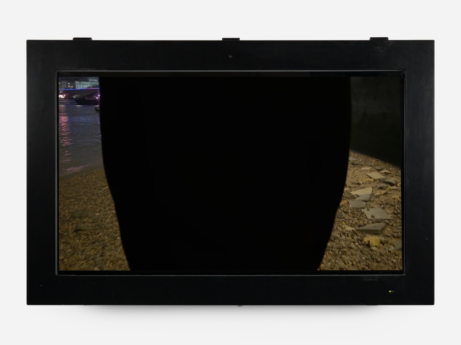 Untitled (Beach) , 2024  HD video, 48" digital display monitor  79.5 x 122 x 36 cm / 31 ¼ x 48 x 14 ⅛ in dur: 3 min, cameraman: Marco Bruzzone  © Klara Liden. Courtesy of the Artist and Sadie Coles HQ, London.  Photo: Katie Morrison