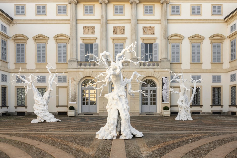 Installation view, Ugo Rondinone, terrone, GAM Galleria d'Arte Moderna di Milano, 02 April - 06 July 2025  © Ugo Rondinone. Courtesy the Artist and GAM Galleria d'Arte Moderna di Milano.  Photo: Andrea Rossetti