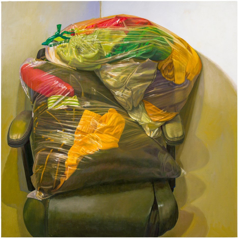 Catherine Murphy  Bags of Rags, 2019  oil on canvas  152.4 x 152.4 x 4 cm / 60 x 60 x 1 ⅝ in  © Catherine Murphy, courtesy Sadie Cole HQ, London  Photo: Katie Morrison